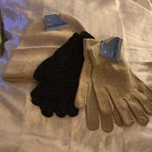 🖤NWT Beanie Hat Plus 2 Pairs of Stretch Gloves 
Make Perfect Gift 🖤